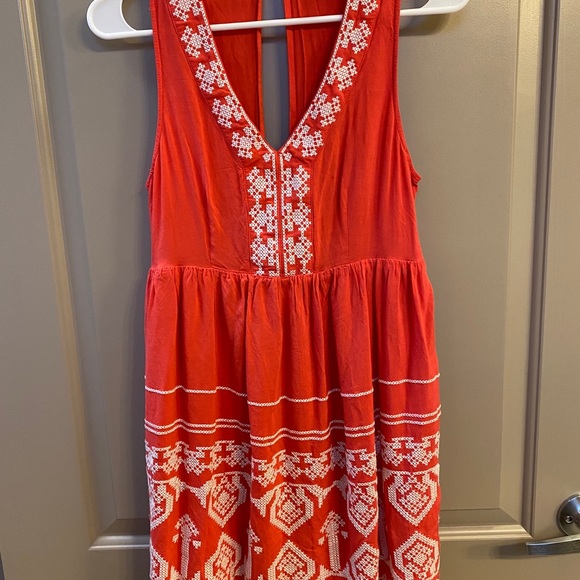 Dresses - Picture 2 of 4